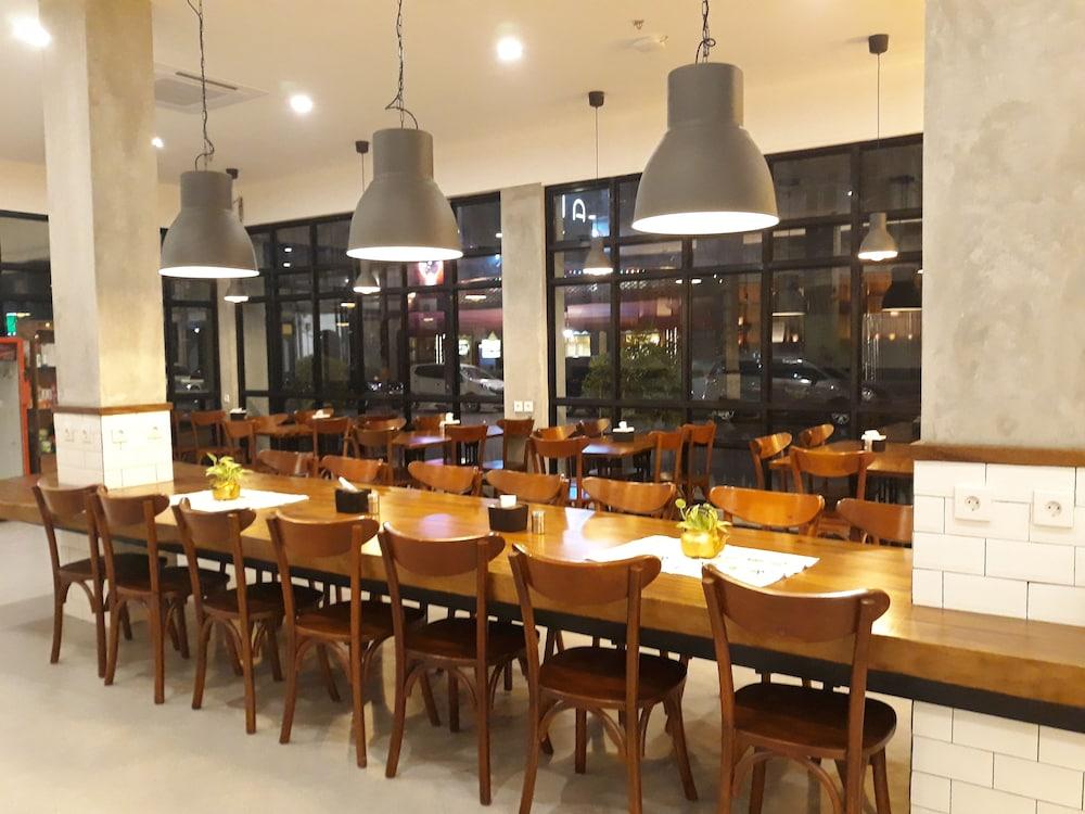 Kama Hotel Medan Ngoại thất bức ảnh